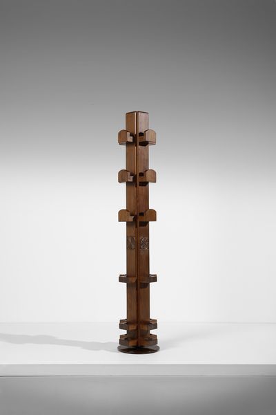 RIVADOSSI GIUSEPPE (n. 1935) : Grande appendiabiti  - Asta Asta 383 | DESIGN E ARTI DECORATIVE DEL NOVECENTO - FINE DESIGN Tradizionale - Associazione Nazionale - Case d'Asta italiane