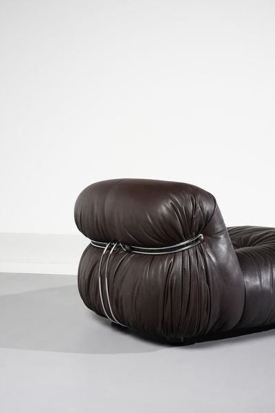 SCARPA AFRA (1937 -2011) & TOBIA (n. 1935) : Poltrona con poggiapiedi Soriana per Cassina  - Asta Asta 383 | DESIGN E ARTI DECORATIVE DEL NOVECENTO - FINE DESIGN Tradizionale - Associazione Nazionale - Case d'Asta italiane