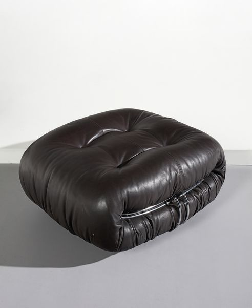 SCARPA AFRA (1937 -2011) & TOBIA (n. 1935) : Poltrona con poggiapiedi Soriana per Cassina  - Asta Asta 383 | DESIGN E ARTI DECORATIVE DEL NOVECENTO - FINE DESIGN Tradizionale - Associazione Nazionale - Case d'Asta italiane