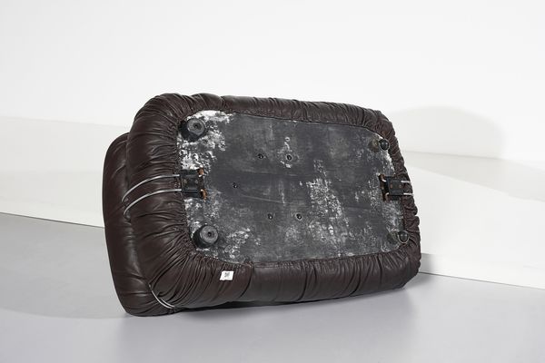 SCARPA AFRA (1937 -2011) & TOBIA (n. 1935) : Poltrona con poggiapiedi Soriana per Cassina  - Asta Asta 383 | DESIGN E ARTI DECORATIVE DEL NOVECENTO - FINE DESIGN Tradizionale - Associazione Nazionale - Case d'Asta italiane