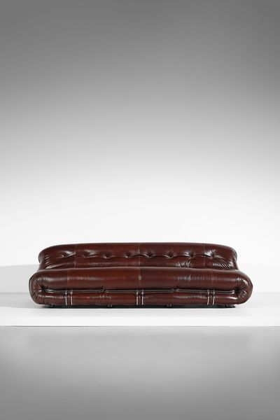 SCARPA AFRA (1937 -2011) & TOBIA (n. 1935) : Divano Soriana per Cassina  - Asta Asta 383 | DESIGN E ARTI DECORATIVE DEL NOVECENTO - FINE DESIGN Tradizionale - Associazione Nazionale - Case d'Asta italiane