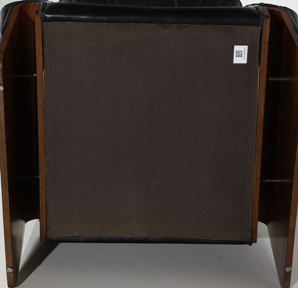 BUZZI FERDINANDO (1931 - 2021) : Coppia di poltrone Sabrina per Ferruccio Brunati  - Asta Asta 383 | DESIGN E ARTI DECORATIVE DEL NOVECENTO - FINE DESIGN Tradizionale - Associazione Nazionale - Case d'Asta italiane