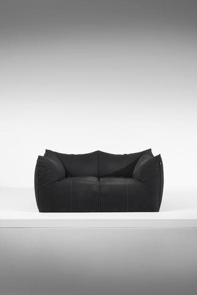 BELLINI MARIO (n. 1935) : Divano Le Bambole per B&B  - Asta Asta 383 | DESIGN E ARTI DECORATIVE DEL NOVECENTO - FINE DESIGN Tradizionale - Associazione Nazionale - Case d'Asta italiane