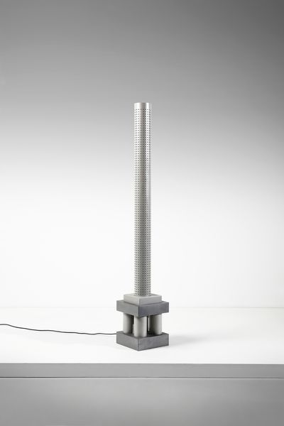THUN MATTEO (n. 1952) : Lampada da terra Chicago Tribune per Bieffeplast  - Asta Asta 383 | DESIGN E ARTI DECORATIVE DEL NOVECENTO - FINE DESIGN Tradizionale - Associazione Nazionale - Case d'Asta italiane