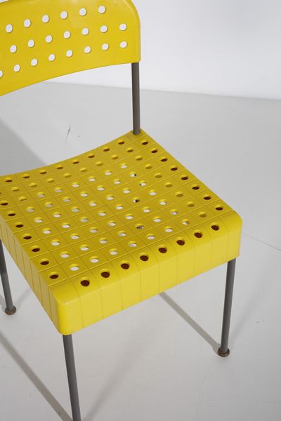 MARI ENZO (n. 1932) : Otto sedie BOX per Anonima Castelli (BO)  - Asta Asta 383 | DESIGN E ARTI DECORATIVE DEL NOVECENTO - FINE DESIGN Tradizionale - Associazione Nazionale - Case d'Asta italiane