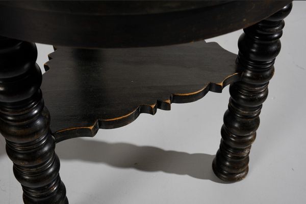 ZOTTI JOSEF (1982 - 1953) : attribuito. Coppia di sedie con tavolino  - Asta Asta 383 | DESIGN E ARTI DECORATIVE DEL NOVECENTO - FINE DESIGN Tradizionale - Associazione Nazionale - Case d'Asta italiane