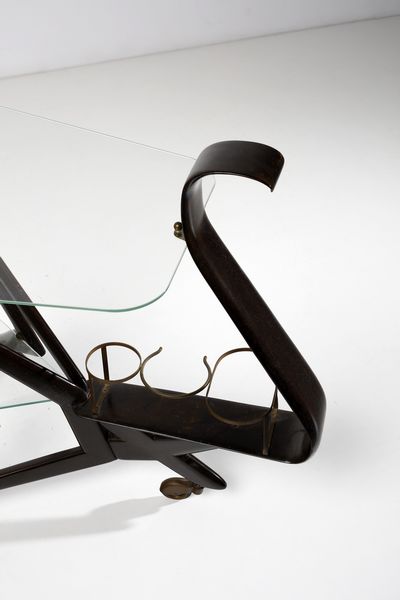 LACCA CESARE (n. 1929) : Raro carrello da servizio Cigno per F.lli Colombo, Cant  - Asta Asta 383 | DESIGN E ARTI DECORATIVE DEL NOVECENTO - FINE DESIGN Tradizionale - Associazione Nazionale - Case d'Asta italiane