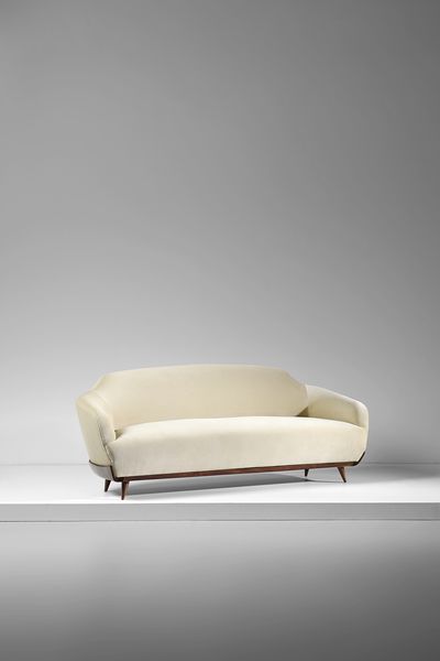 VERONESI GUGLIELMO (n. 1913) : Divano per Isa Bergamo, Italia  - Asta Asta 383 | DESIGN E ARTI DECORATIVE DEL NOVECENTO - FINE DESIGN Tradizionale - Associazione Nazionale - Case d'Asta italiane