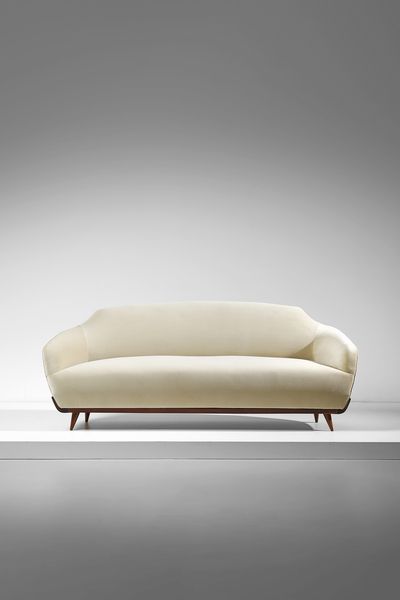 VERONESI GUGLIELMO (n. 1913) : Divano per Isa Bergamo, Italia  - Asta Asta 383 | DESIGN E ARTI DECORATIVE DEL NOVECENTO - FINE DESIGN Tradizionale - Associazione Nazionale - Case d'Asta italiane