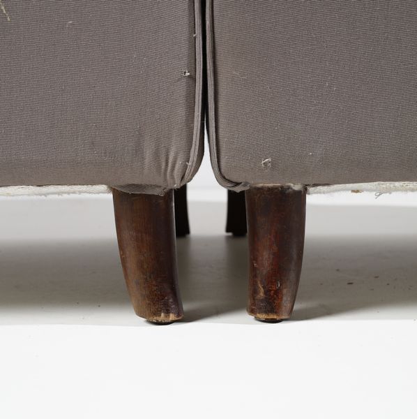 PONTI GIO (1891 - 1979) : Divano  - Asta Asta 383 | DESIGN E ARTI DECORATIVE DEL NOVECENTO - FINE DESIGN Tradizionale - Associazione Nazionale - Case d'Asta italiane