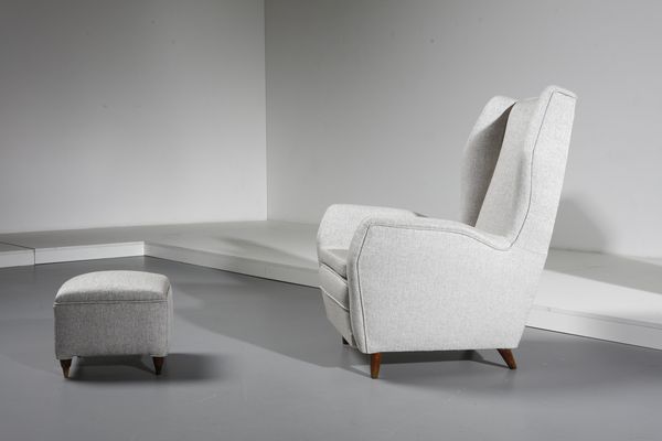 PONTI GIO (1891 - 1979) : Coppia di poltrone con coppia di poggiapiedi per ISA, Ponte San Pietro, Bergamo  - Asta Asta 383 | DESIGN E ARTI DECORATIVE DEL NOVECENTO - FINE DESIGN Tradizionale - Associazione Nazionale - Case d'Asta italiane