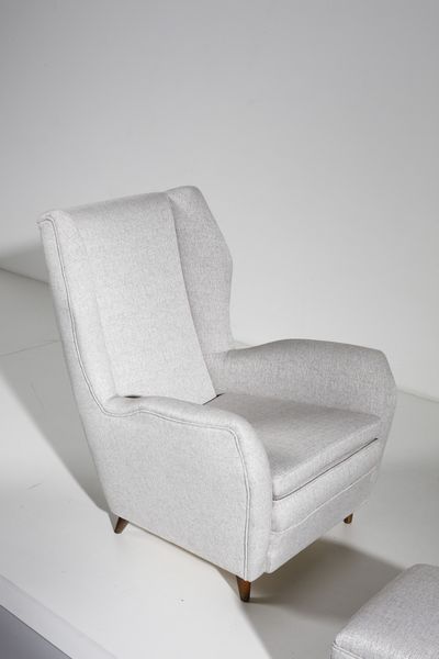 PONTI GIO (1891 - 1979) : Coppia di poltrone con coppia di poggiapiedi per ISA, Ponte San Pietro, Bergamo  - Asta Asta 383 | DESIGN E ARTI DECORATIVE DEL NOVECENTO - FINE DESIGN Tradizionale - Associazione Nazionale - Case d'Asta italiane