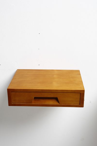 GOTTARDI MARIO (1913 - 2004) : Coppia di comodini pensili  - Asta Asta 383 | DESIGN E ARTI DECORATIVE DEL NOVECENTO - FINE DESIGN Tradizionale - Associazione Nazionale - Case d'Asta italiane