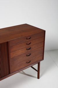 PETER HVIDT E ORLA MLGAARD-NIELSEN : Credenza per Soborg Mobler  - Asta Asta 383 | DESIGN E ARTI DECORATIVE DEL NOVECENTO - FINE DESIGN Tradizionale - Associazione Nazionale - Case d'Asta italiane