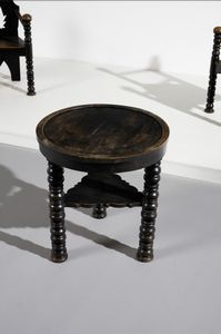 ZOTTI JOSEF (1982 - 1953) : attribuito. Coppia di sedie con tavolino  - Asta Asta 383 | DESIGN E ARTI DECORATIVE DEL NOVECENTO - FINE DESIGN Tradizionale - Associazione Nazionale - Case d'Asta italiane