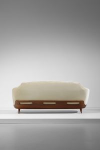 VERONESI GUGLIELMO (n. 1913) : Divano per Isa Bergamo, Italia  - Asta Asta 383 | DESIGN E ARTI DECORATIVE DEL NOVECENTO - FINE DESIGN Tradizionale - Associazione Nazionale - Case d'Asta italiane