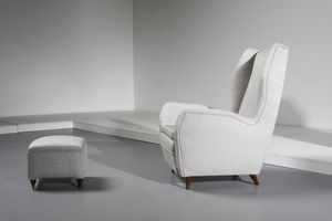 PONTI GIO (1891 - 1979) : Coppia di poltrone con coppia di poggiapiedi per ISA, Ponte San Pietro, Bergamo  - Asta Asta 383 | DESIGN E ARTI DECORATIVE DEL NOVECENTO - FINE DESIGN Tradizionale - Associazione Nazionale - Case d'Asta italiane