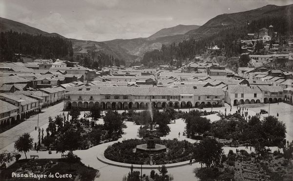 MARTIN CHAMBI : Plaza Major de Cuzco, Per�  - Asta Fotografia: Under 1K - Associazione Nazionale - Case d'Asta italiane