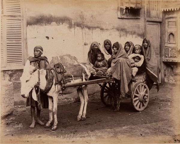 Félix Bonfils : Charrette transportant les femmes arabes ; Femme arabe et son enfant � baudette  - Asta Fotografia: Under 1K - Associazione Nazionale - Case d'Asta italiane