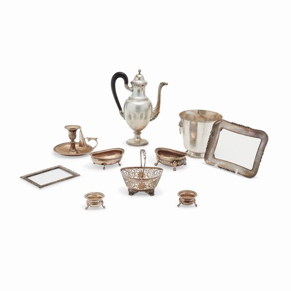 Dieci oggetti in argento, Italia, XX secolo  - Asta Argenti dal XVIII al XX secolo - Associazione Nazionale - Case d'Asta italiane