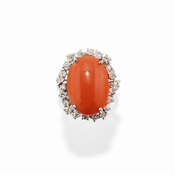 Anello in oro bianco 18k, corallo e diamanti  - Asta Argenti dal XVIII al XX secolo - Associazione Nazionale - Case d'Asta italiane