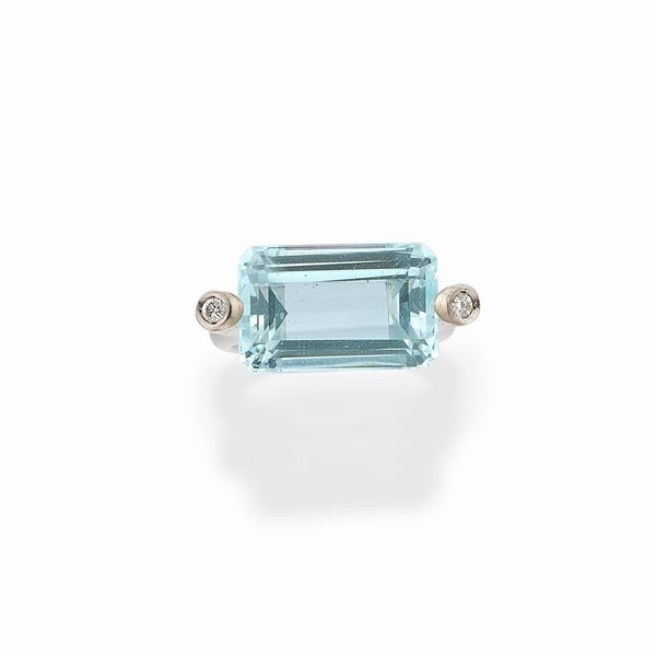 Anello in oro bianco 18k, acquamarina e diamanti  - Asta Argenti dal XVIII al XX secolo - Associazione Nazionale - Case d'Asta italiane
