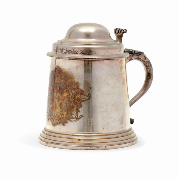 Grande tankard in ottone argentato e resina, XX secolo  - Asta Argenti dal XVIII al XX secolo - Associazione Nazionale - Case d'Asta italiane