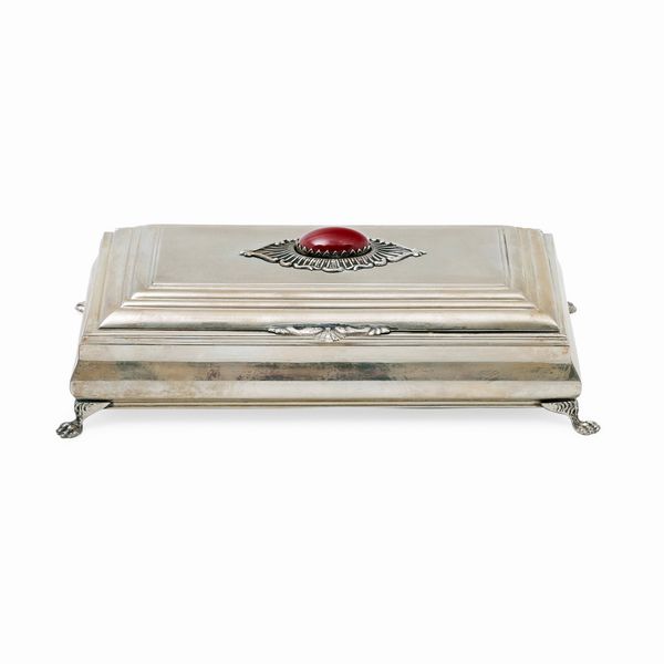 Scatola portagioie in argento con pietra rossa cabochon  - Asta Argenti dal XVIII al XX secolo - Associazione Nazionale - Case d'Asta italiane