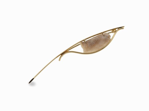 Scavia. Lotto composto da due girocolli, un bracciale, due spille ed un orecchino con piccoli diamanti  - Asta Fine jewels - Associazione Nazionale - Case d'Asta italiane