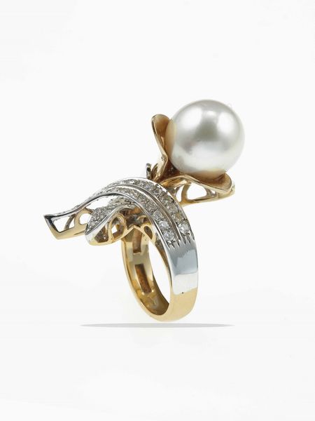 Anello con grande perla coltivata e diamanti taglio brillante  - Asta Fine jewels - Associazione Nazionale - Case d'Asta italiane