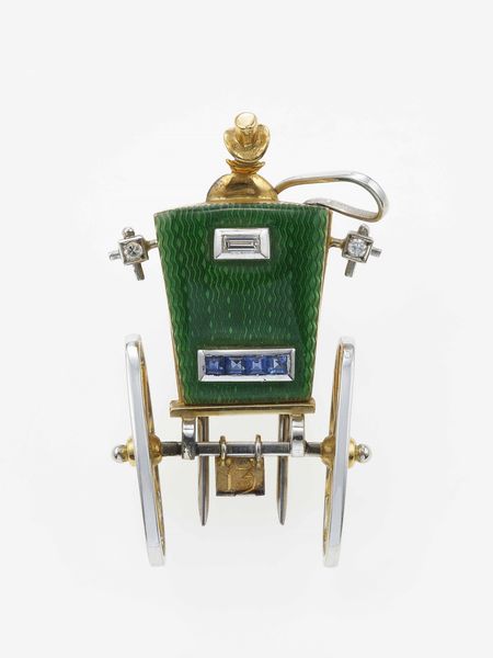 Lunati. Spilla carrozza con smalto verde, zaffiri taglio carr� e diamanti  - Asta Fine jewels - Associazione Nazionale - Case d'Asta italiane