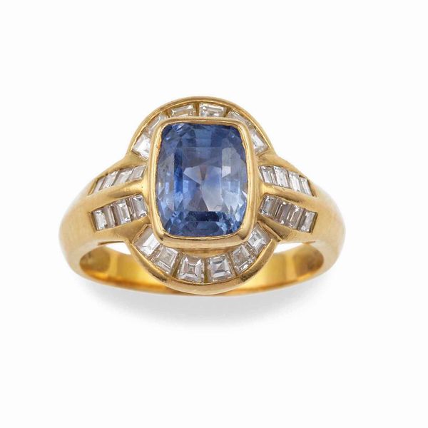 Anello con zaffiro Sri Lanka ct 4.30 circa e diamanti, nessuna indicazione di trattamento termico  - Asta Fine jewels - Associazione Nazionale - Case d'Asta italiane