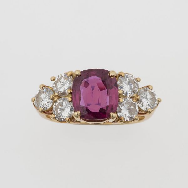Anello con rubino Thailandia di ct 1.81 circa e diamanti taglio brillante per ct 1.00 circa  - Asta Fine jewels - Associazione Nazionale - Case d'Asta italiane