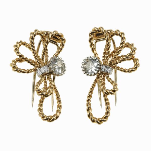 Faraone. Coppia di clips con diamanti di vecchio taglio per ct 3.80 circa  - Asta Fine jewels - Associazione Nazionale - Case d'Asta italiane