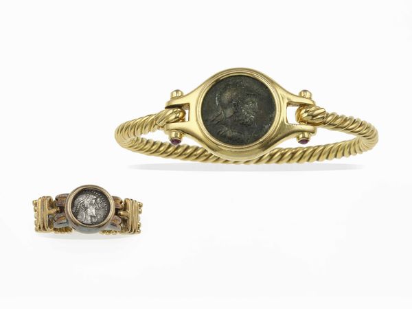 Bulgari. Anello e bracciale con moneta  - Asta Fine jewels - Associazione Nazionale - Case d'Asta italiane