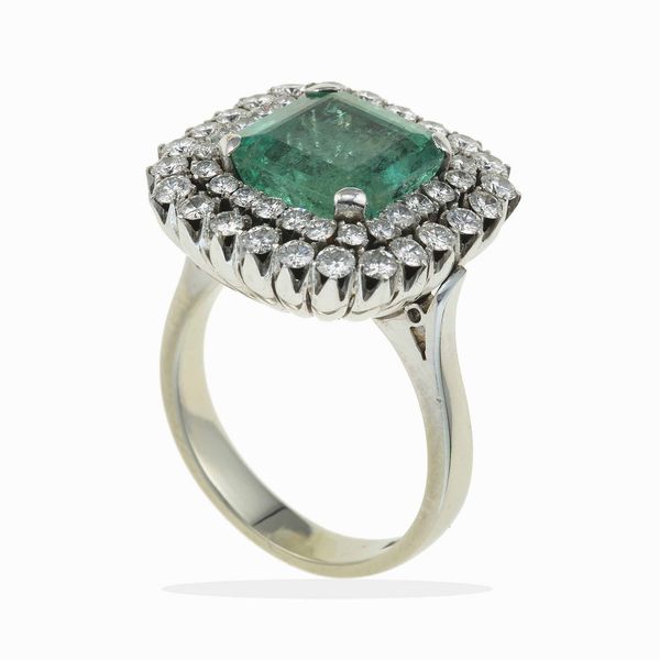 Anello con smeraldo e diamanti  - Asta Fine jewels - Associazione Nazionale - Case d'Asta italiane