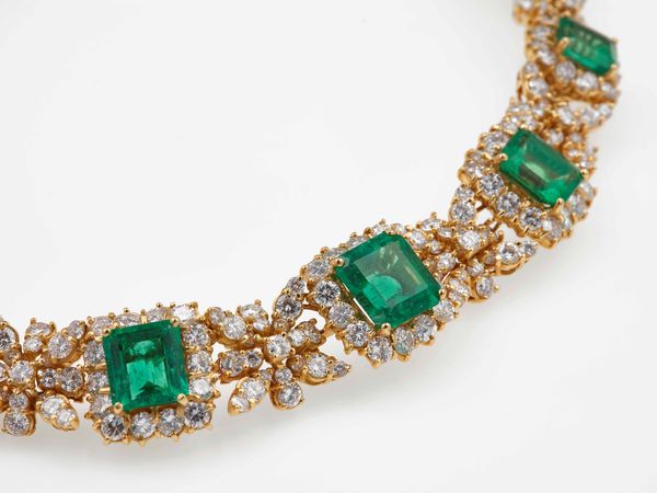 Girocollo con 13 smeraldi Colombia per ct 46.00 circa e diamanti taglio brillante  - Asta Fine jewels - Associazione Nazionale - Case d'Asta italiane