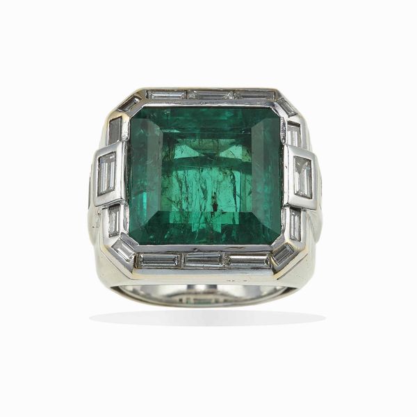 Anello con smeraldo Colombia di ct 10.00 circa  - Asta Fine jewels - Associazione Nazionale - Case d'Asta italiane