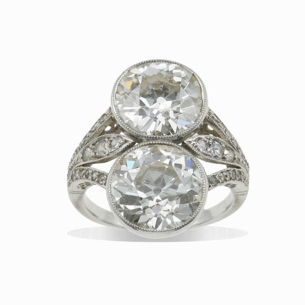 Anello con due diamanti di vecchio taglio di ct 2.00 e 2.50 circa  - Asta Fine jewels - Associazione Nazionale - Case d'Asta italiane