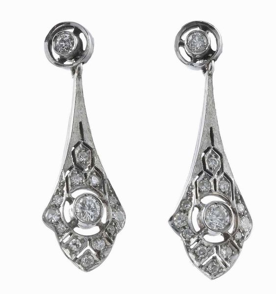 Orecchini pendenti con piccoli diamanti  - Asta Fine jewels - Associazione Nazionale - Case d'Asta italiane