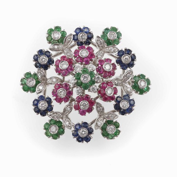 Spilla con smeraldi, zaffiri, rubini e diamanti  - Asta Fine jewels - Associazione Nazionale - Case d'Asta italiane