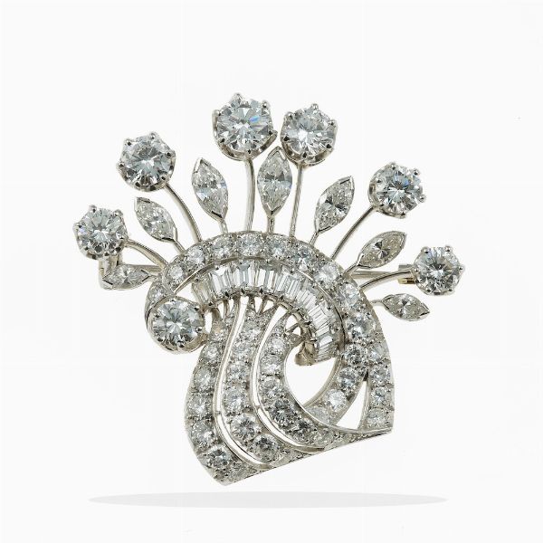 Spilla con diamanti taglio rotondo navette e baguette  - Asta Fine jewels - Associazione Nazionale - Case d'Asta italiane