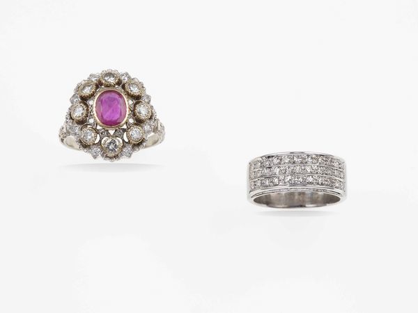 Lotto composto da anello con rubino e diamanti e anello a fascia con pav di diamanti  - Asta Fine jewels - Associazione Nazionale - Case d'Asta italiane