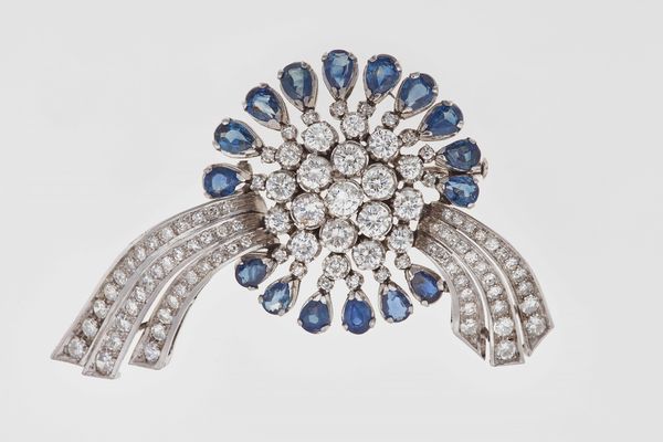Spilla con zaffiri taglio goccia e diamanti  - Asta Fine jewels - Associazione Nazionale - Case d'Asta italiane
