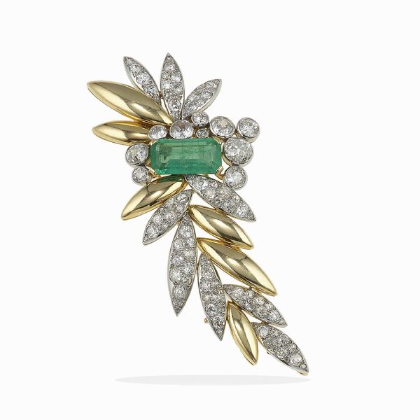 Spilla con smeraldo di ct 4.80 circa e diamanti di vecchio taglio  - Asta Fine jewels - Associazione Nazionale - Case d'Asta italiane