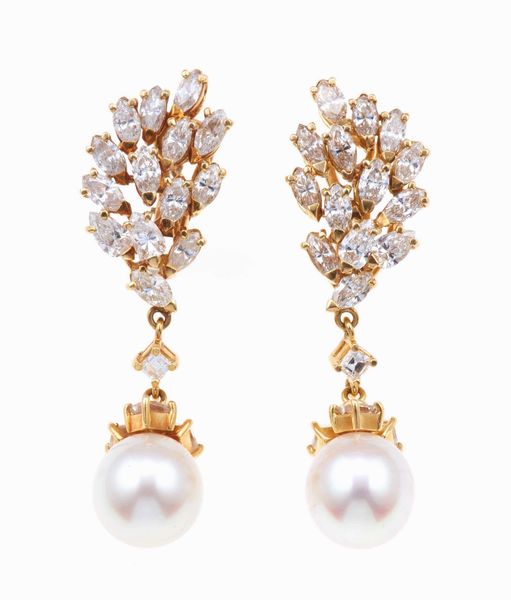 Orecchini pendenti con diamanti e perle coltivate  - Asta Fine jewels - Associazione Nazionale - Case d'Asta italiane
