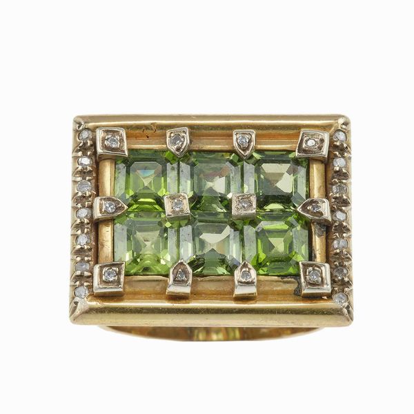 Anello con peridoti e piccoli diamanti  - Asta Fine jewels - Associazione Nazionale - Case d'Asta italiane