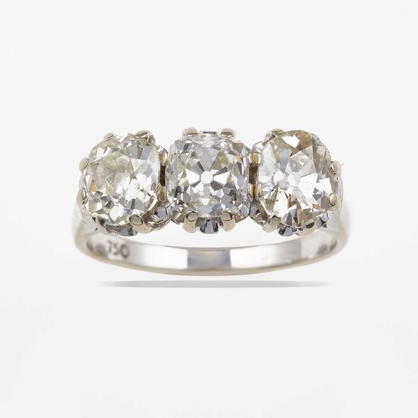 Anello con tre diamanti di vecchio taglio per ct 3.00 circa  - Asta Fine jewels - Associazione Nazionale - Case d'Asta italiane