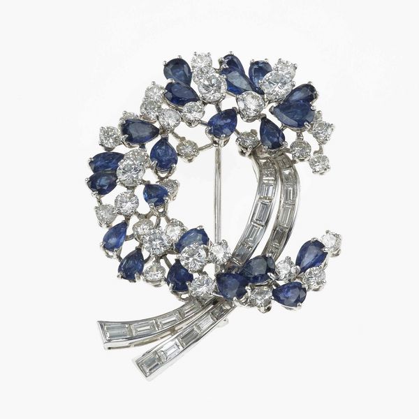Spilla con zaffiri e diamanti  - Asta Fine jewels - Associazione Nazionale - Case d'Asta italiane