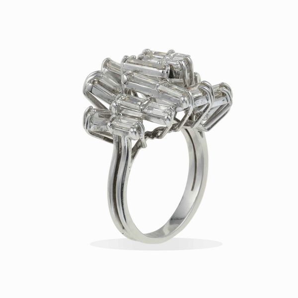 Anello con diamanti taglio baguette  - Asta Fine jewels - Associazione Nazionale - Case d'Asta italiane